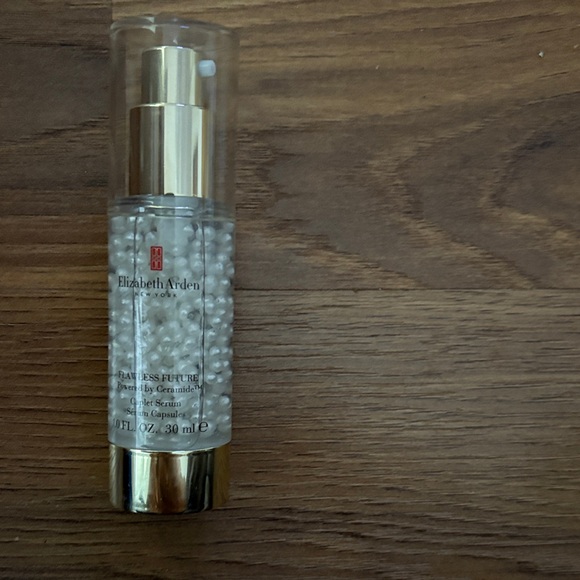 Elizabeth Arden caplet Skincare Serum